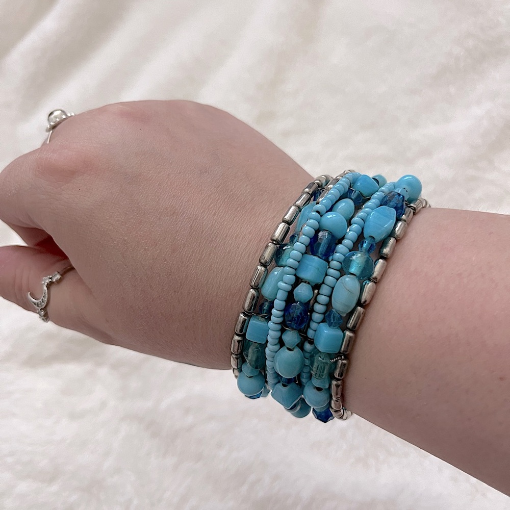 ⚡️2/$15⚡️Blue beaded cuff